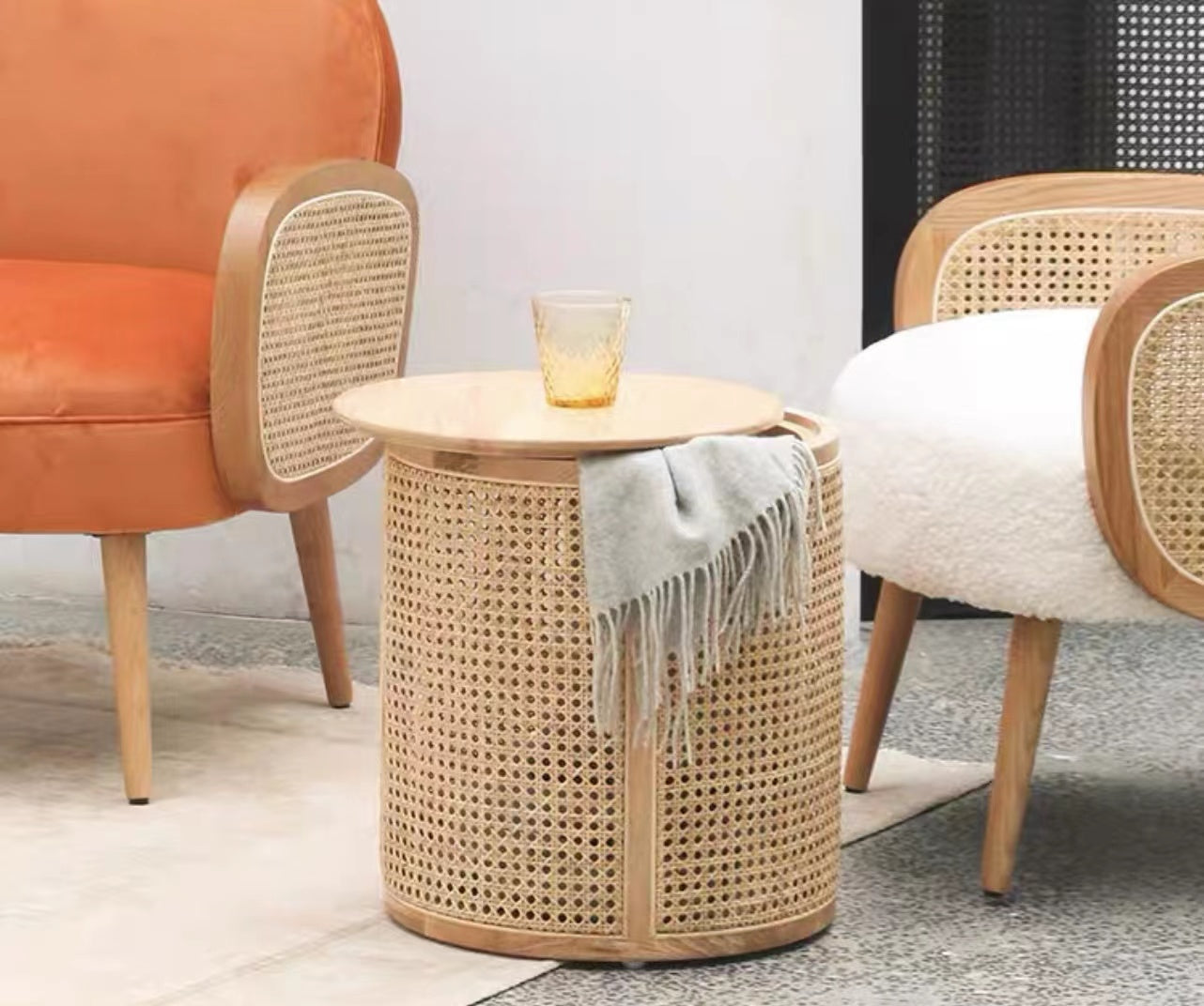 籐編み無垢材収納テーブル　インテリア　リビングルーム　シンプル　ランド　丸コーヒーテーブル　収納テーブル　オシャレ　ミニーテーブル　椅子